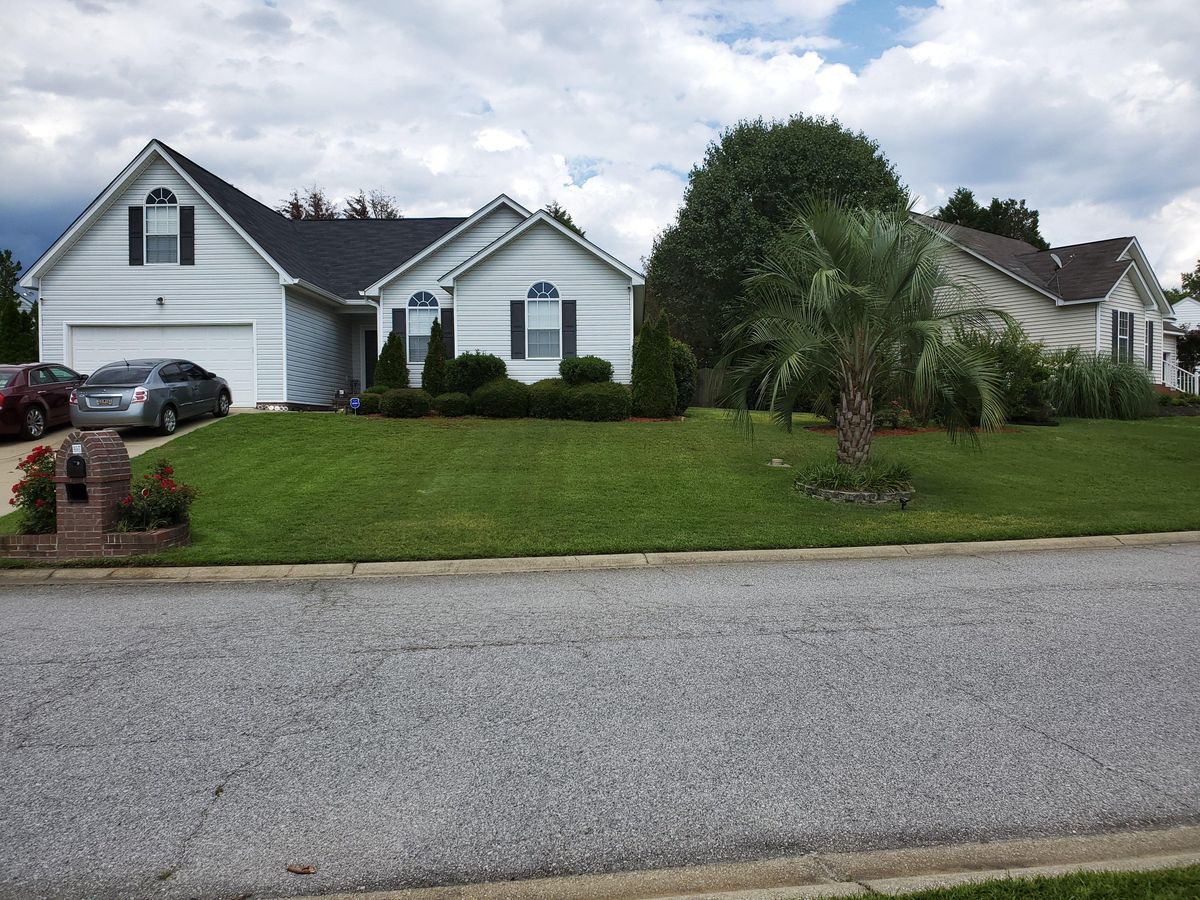 Residential Lawn Maintenance for Muddy Paws Landscaping in Blythewood, SC