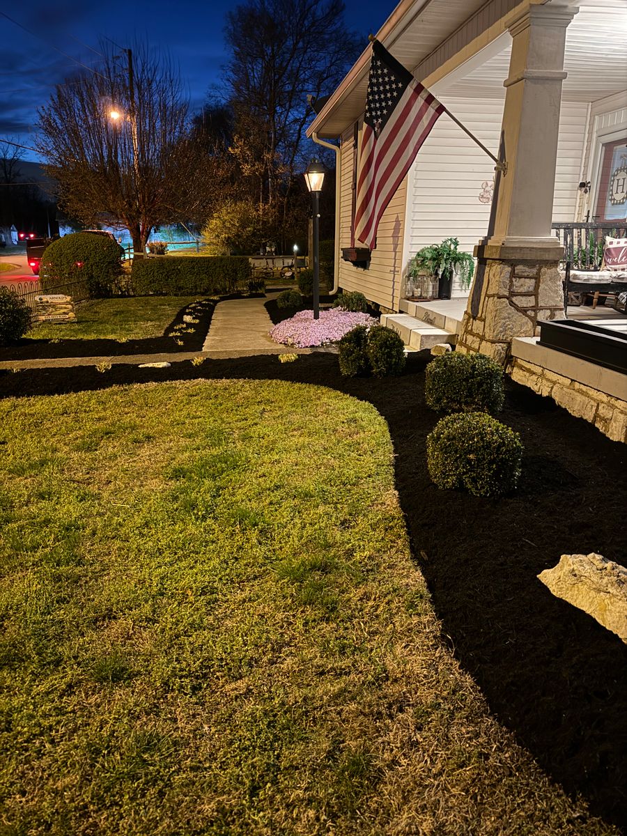 Mulch Bed Installation And Renovation for Arnold’s Outdoor Solutions in Woodbury, TN