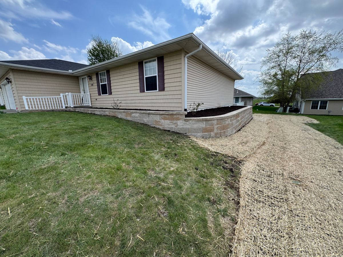 Hardscape Design and Installation for Thomas' Lawn Care in Maryville, MO