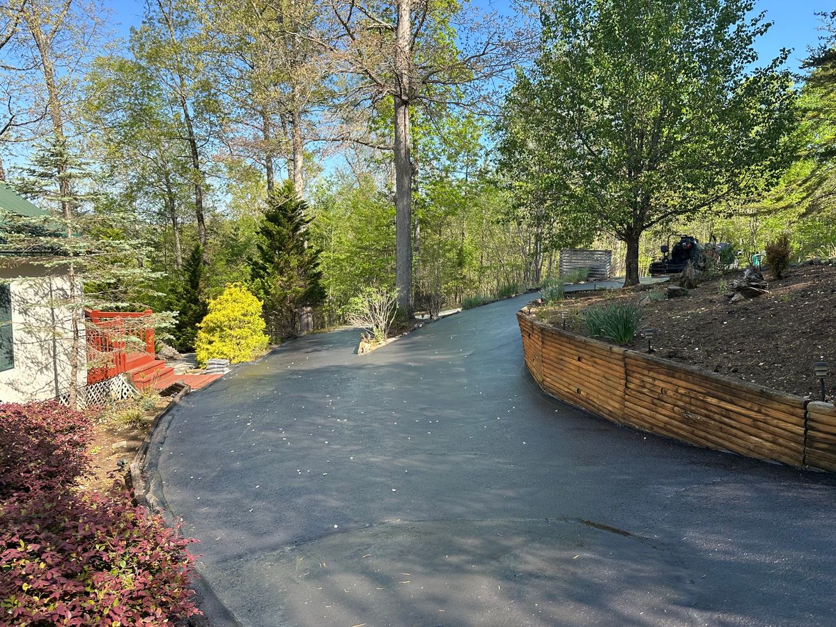 Asphalt Seal Coating for Metzler Paving and Sealcoating LLC in Jacksboro, TN