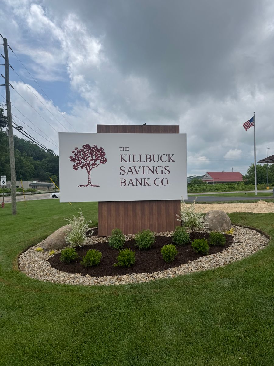 Mulch Installation for Buckeye Lawns & Landscaping LLC in Millersburg, OH