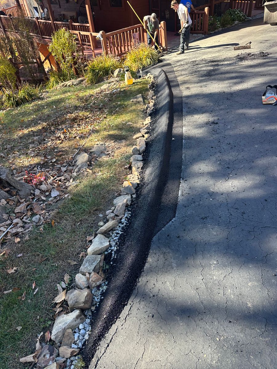 Asphalt Paving for Metzler Paving and Sealcoating LLC in Jacksboro, TN