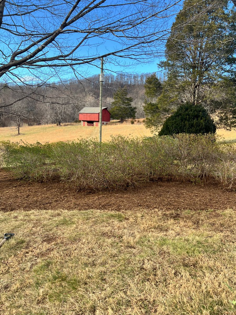 Mulch Installation for Valencia’s Lawncare in Charlottesville, VA