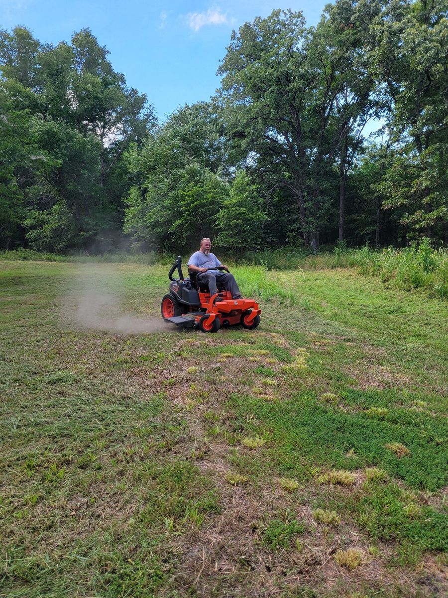 Lawn Maintenance for R&M Lawn Services in Tulsa, OK