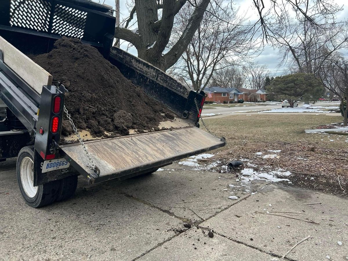 Mulch Installation for Macomb Co. Outdoor Services in Macomb County, MI