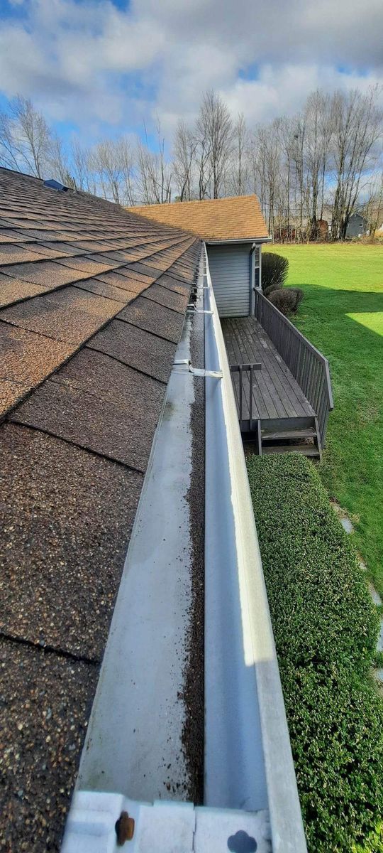 Gutter cleaning for Finishing Touches in Pine Bush, NY