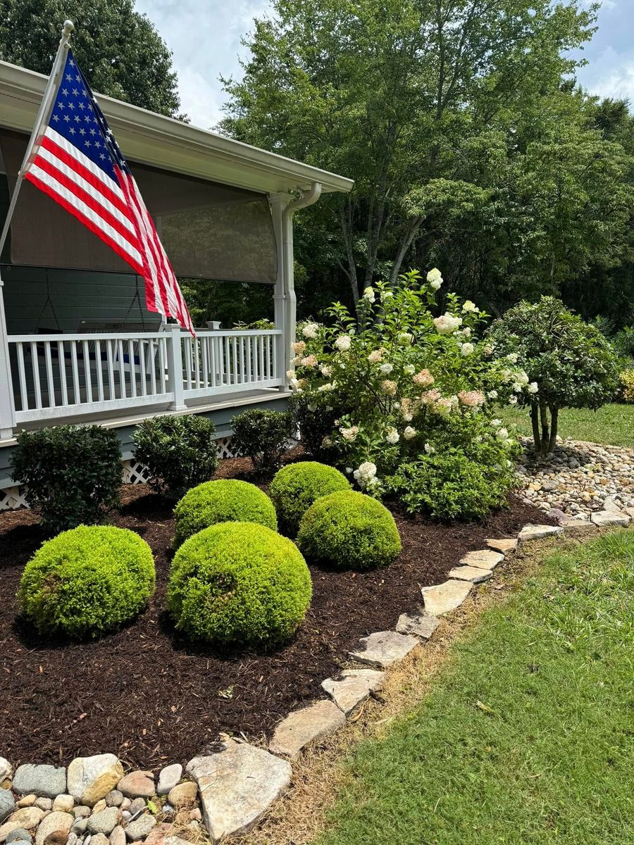 Lawn Maintenance for Leal’s Lawn Service in Dayton, TN