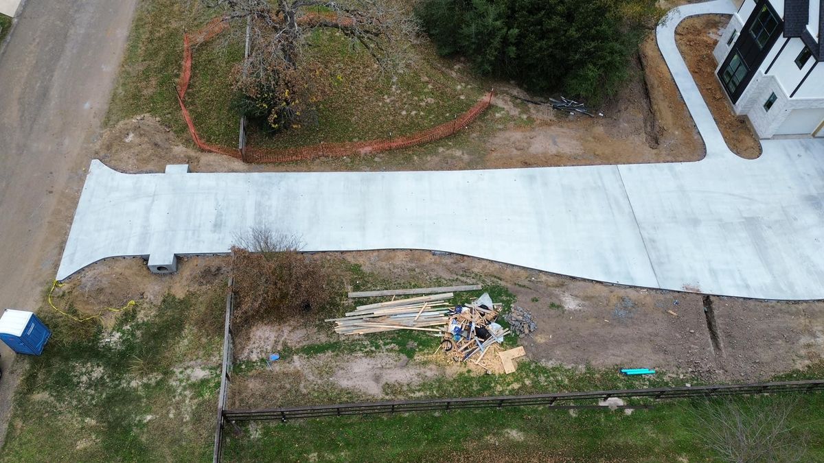 Driveways Construction  for 4L Concrete Solutions LLC in Bryan-College Station, TX