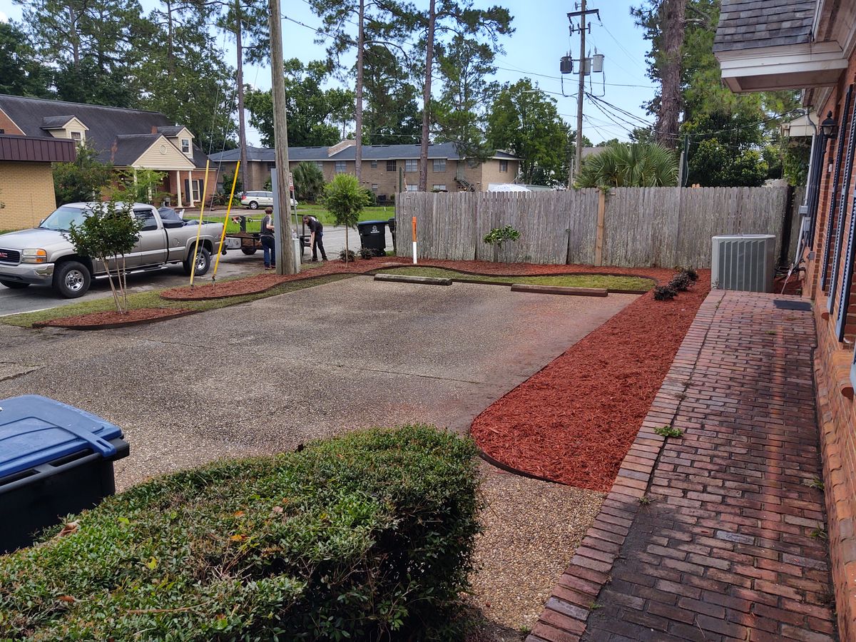 Mulch Installation for Down & Dirty Lawn Svc  in Tallahassee, FL