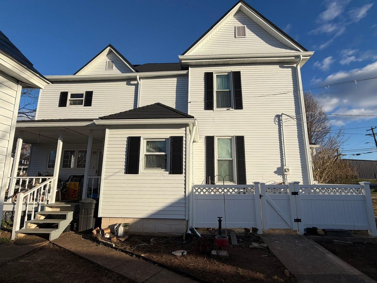 All forms of Siding metal and vynl for KY Gutter Pro & Specialty Roofing Systems in Monticello, KY