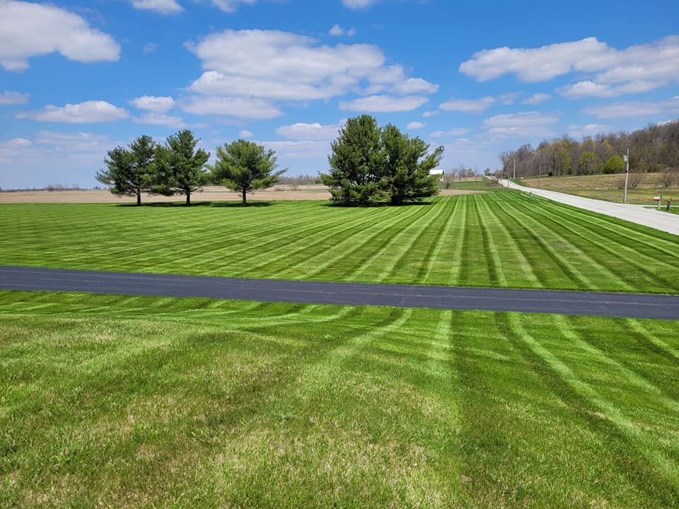 Lawn Maintenance for Stout Mowing & Services LLC in Huntington, IN