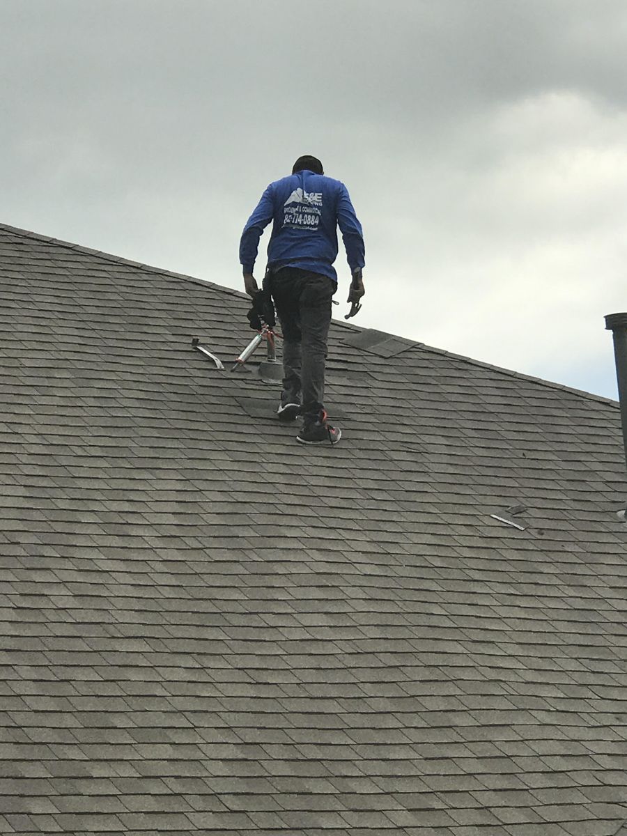 Roof repairs for E & E Roofing in Baytown, TX