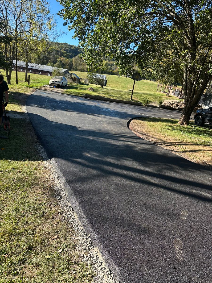 Asphalt Paving for Metzler Paving and Sealcoating in Jacksboro, TN