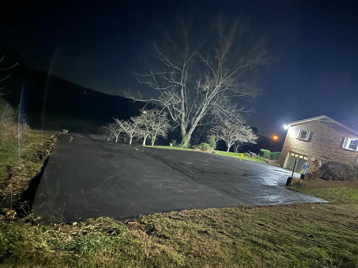 Asphalt Paving for Metzler Paving and Sealcoating LLC in Jacksboro, TN