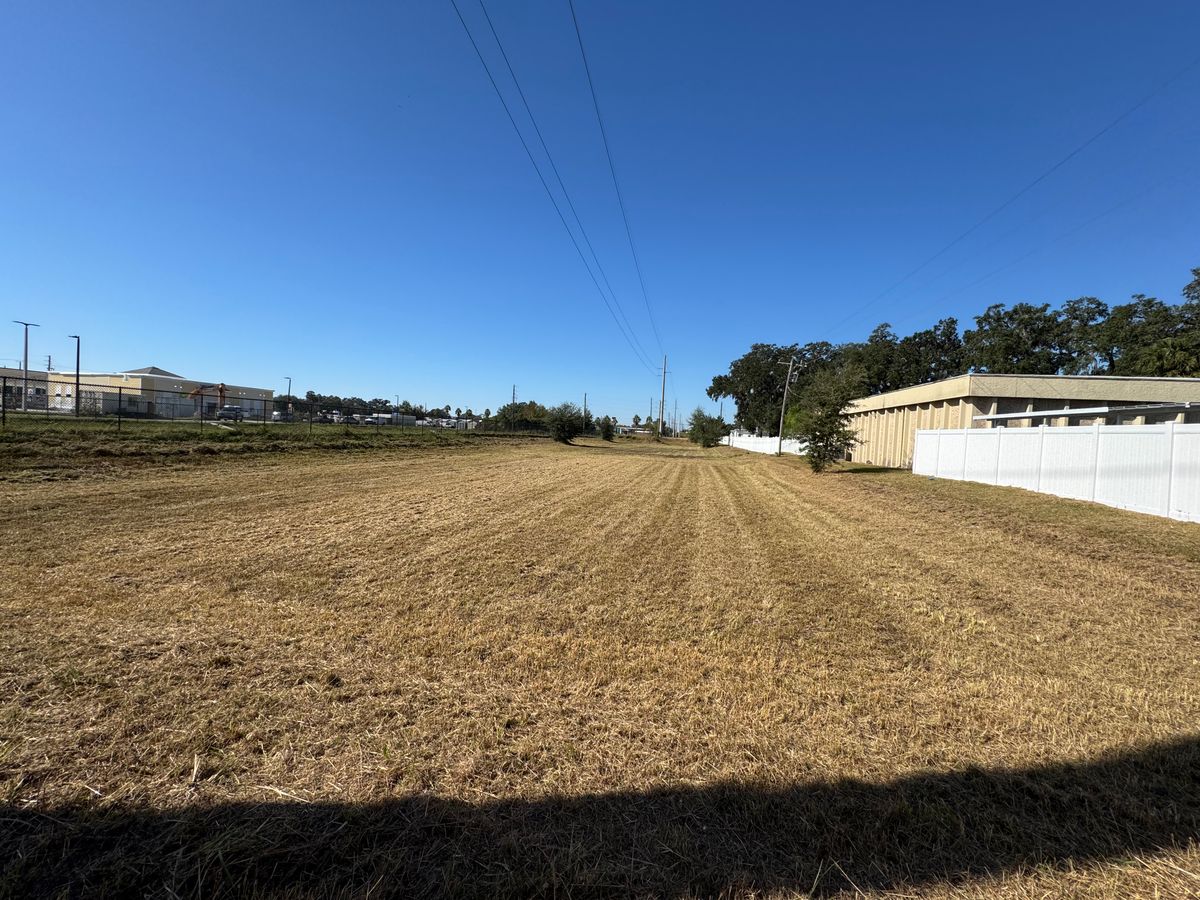 Commercial Property Maintenance for Village Lawn Services LLC in Lake Panasoffkee, FL