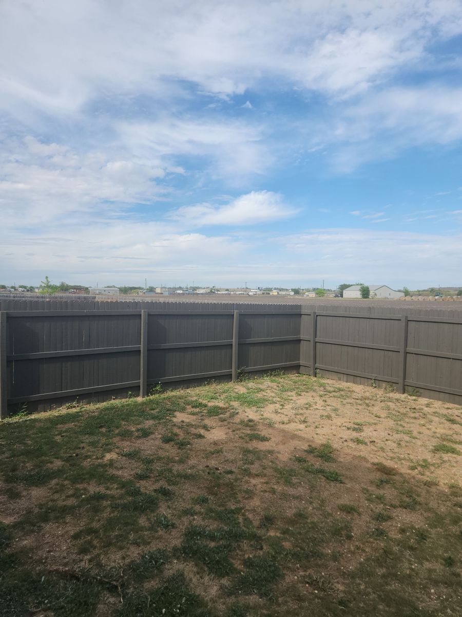 Fence Staining for STX Stain Pros in Seguin, TX