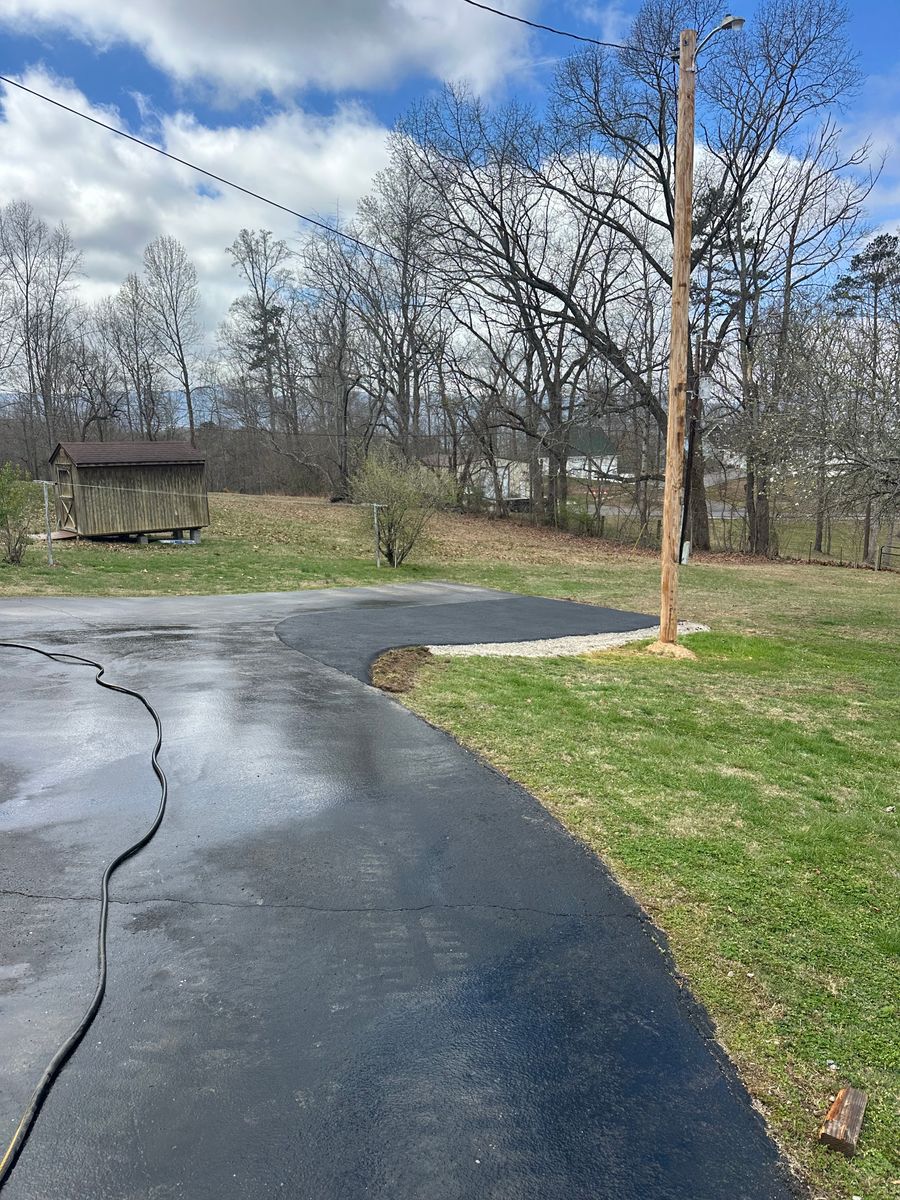 Asphalt Seal Coating for Metzler Paving and Sealcoating LLC in Jacksboro, TN