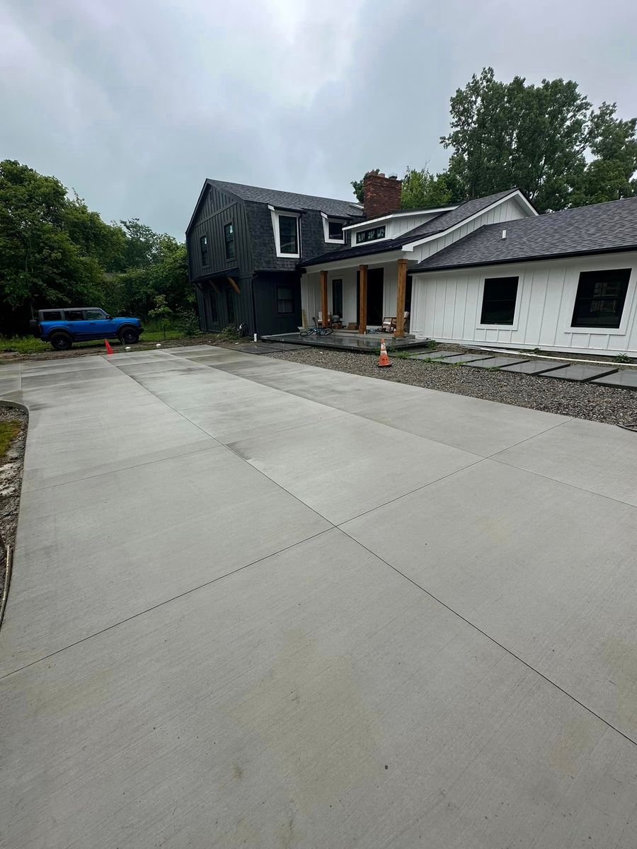 Driveways Construction  for D.R. Concrete  in Lincoln Park, MI