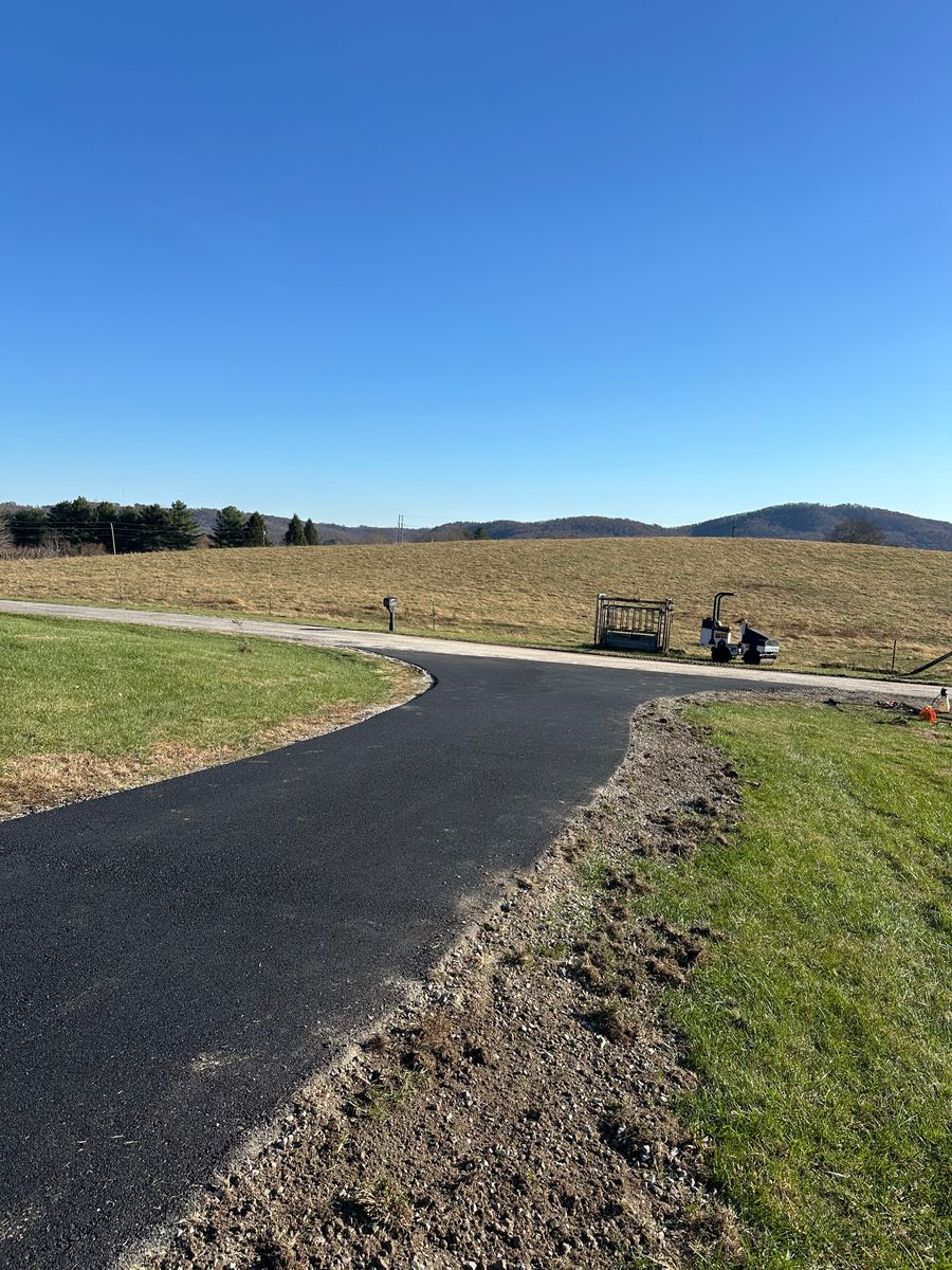 Asphalt Paving for Metzler Paving and Sealcoating LLC in Jacksboro, TN