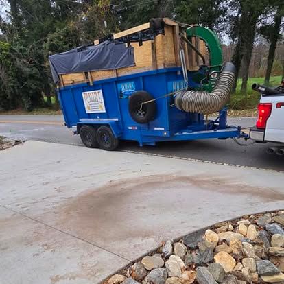 Leaf Vac Service for Lopez Landscaping and Tree Service  in Waynesville, NC