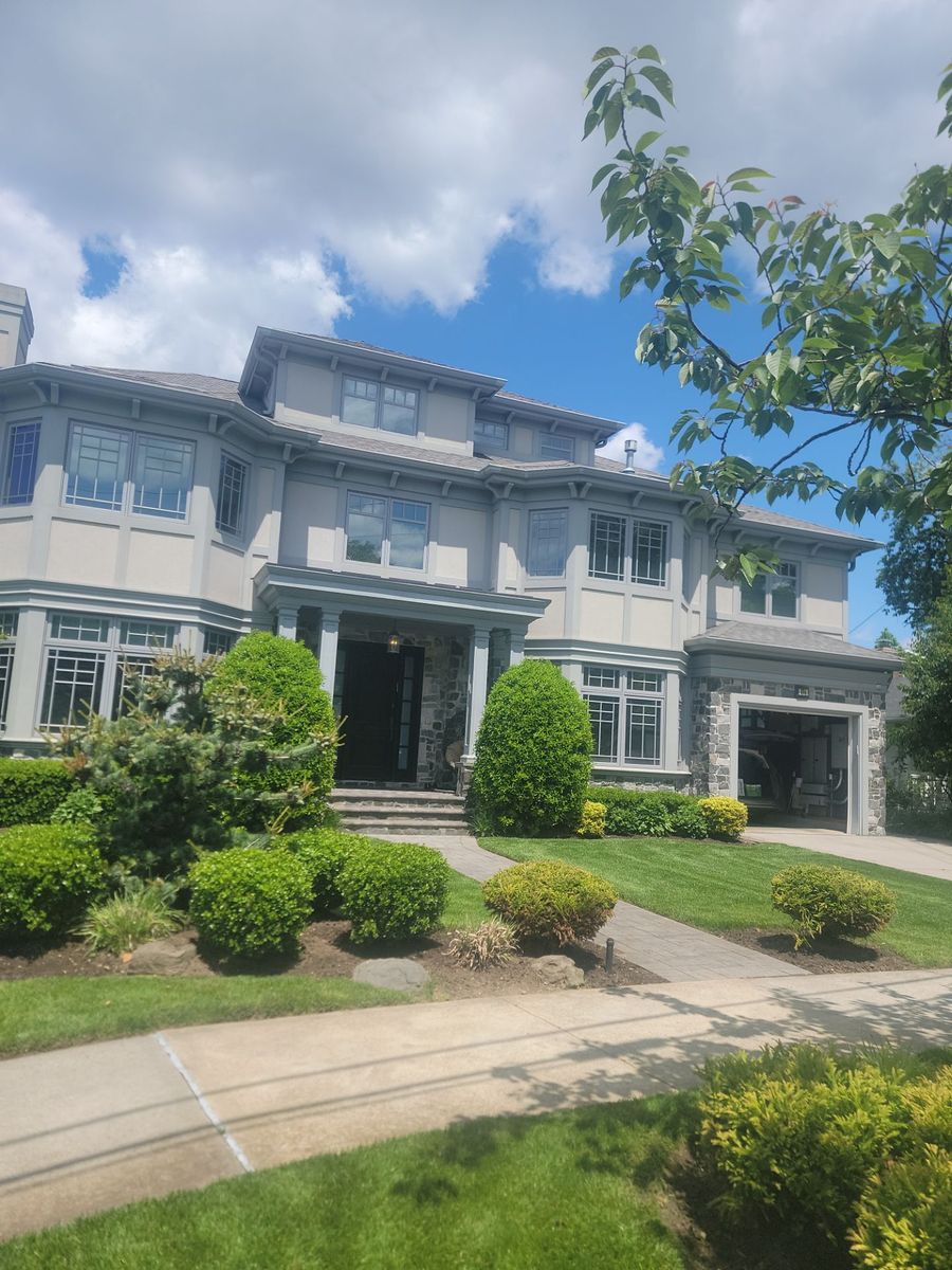 High-End Residential Landscape Maintenance for Elegant Lawns & Landscaping in New York, NY