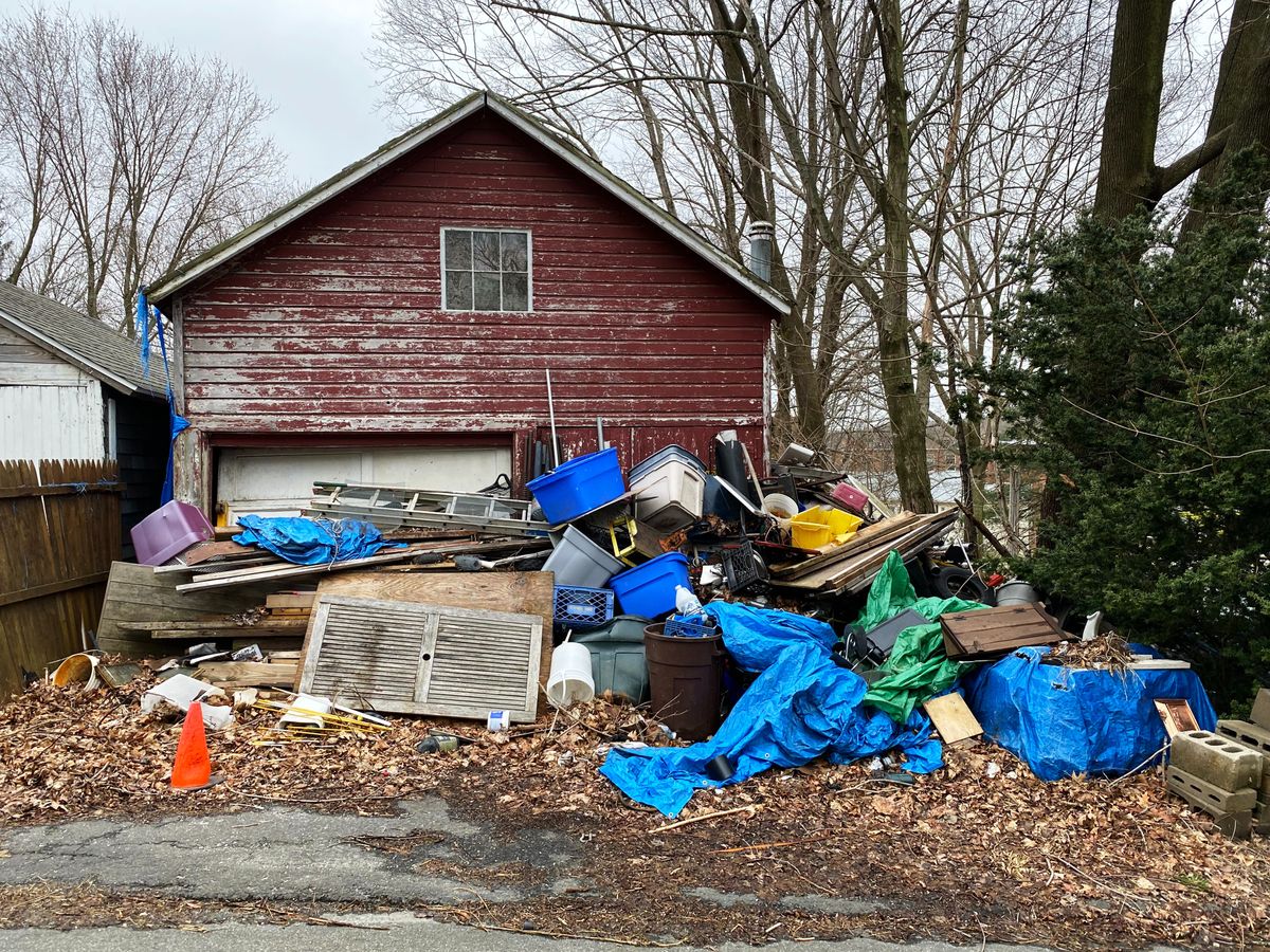 Construction Debris Removal for One Call We Haul Junk in Carson, CA
