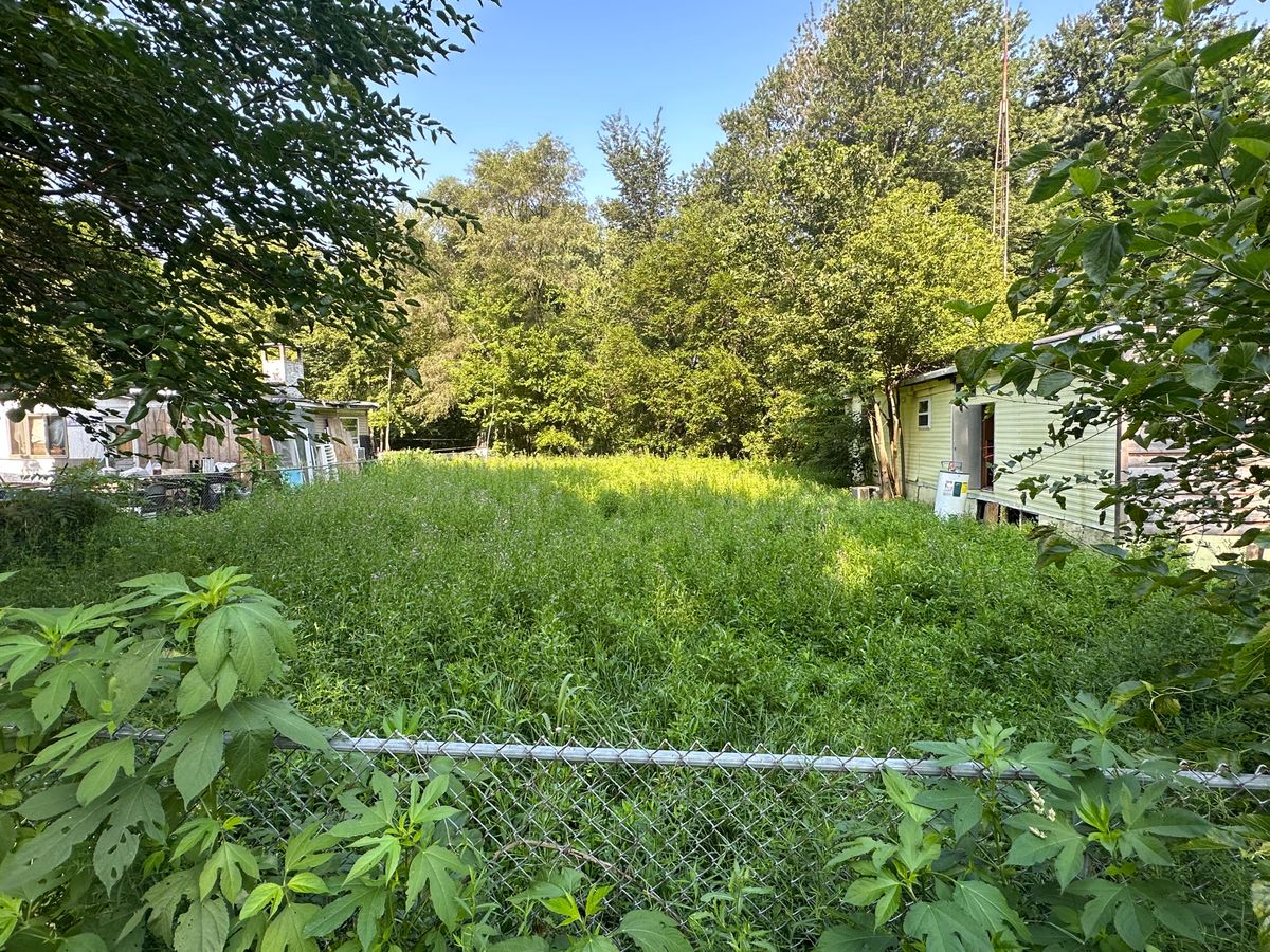 Fall and Spring Clean Up for FIRST CLASS GRASS LLC in Syracuse, IN