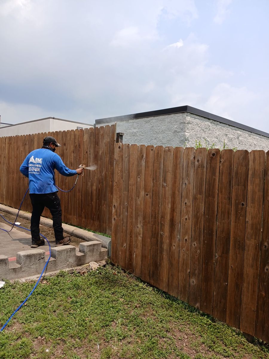 Fencing Services for E & E Roofing in Baytown, TX