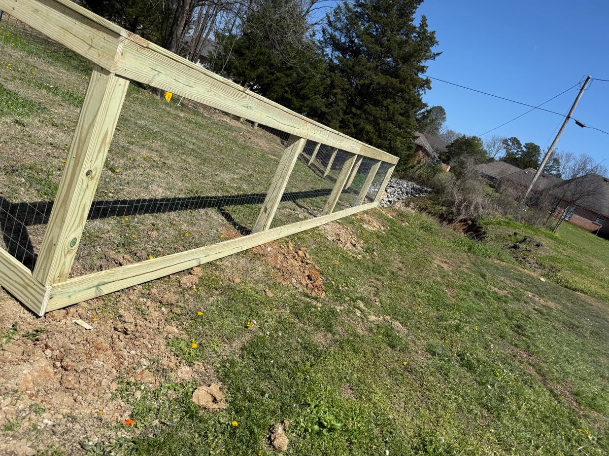 Fence Installation for Pennington Fence Co in Tupelo, MS