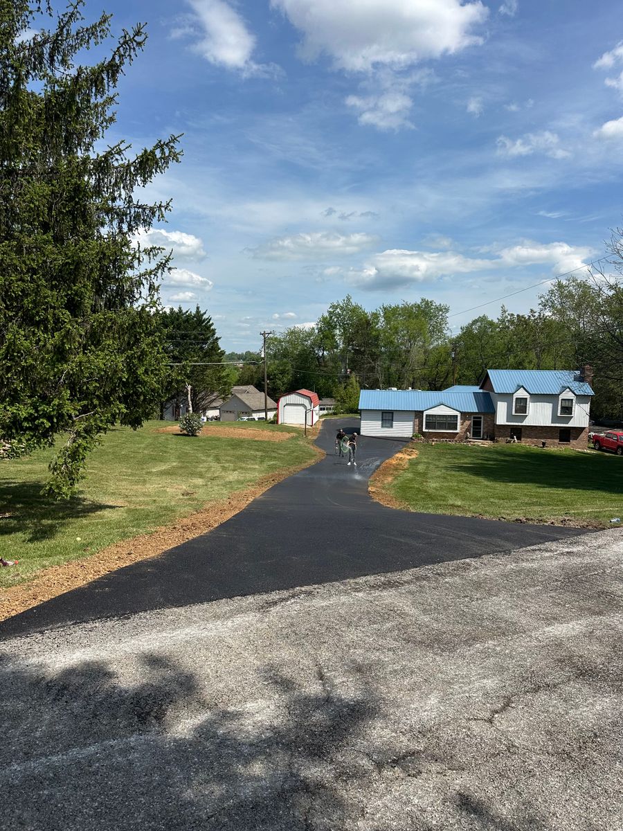 Asphalt Paving for Metzler Paving and Sealcoating LLC in Jacksboro, TN