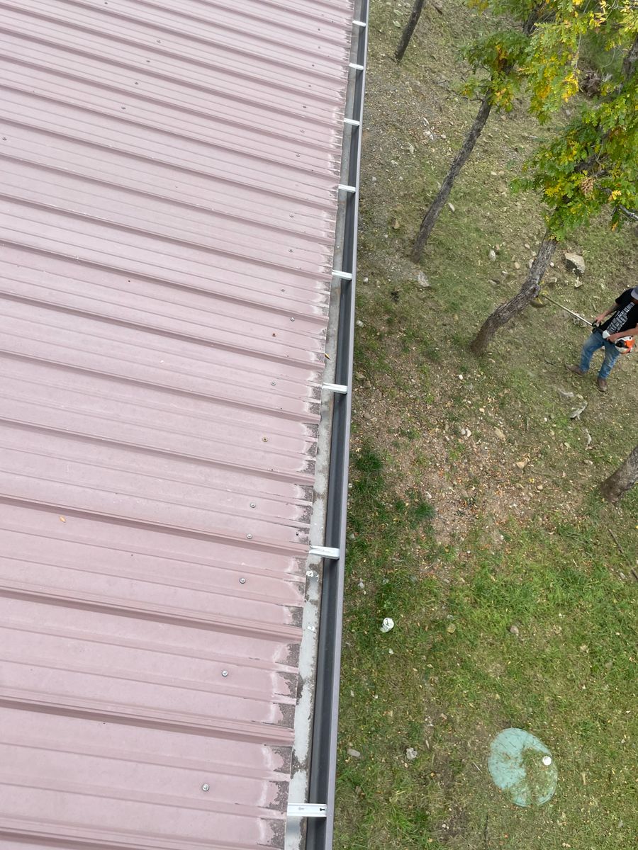 Gutter clean up for G&B Yard Service in Ruidoso Downs, NM
