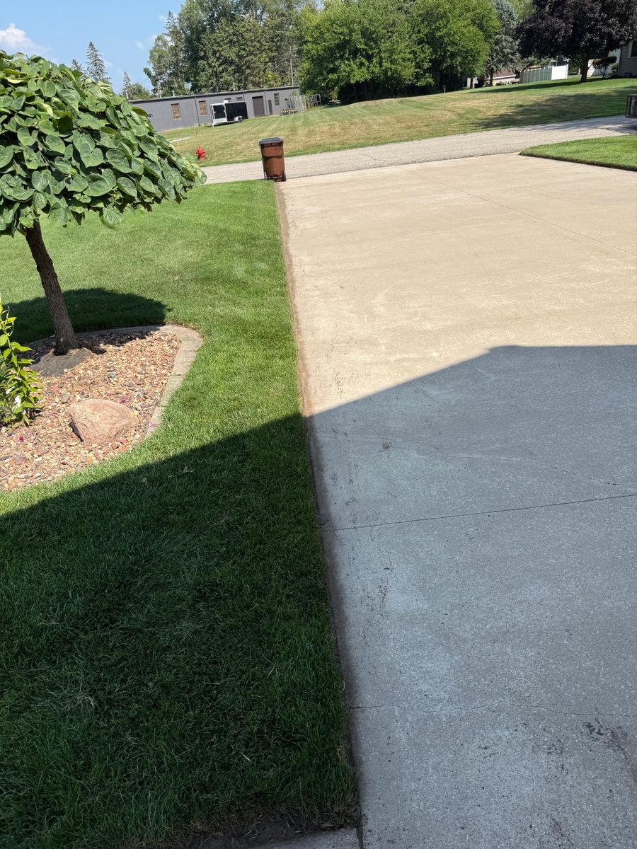 Edging for Phillips Lawn Services in Ravenna, MI