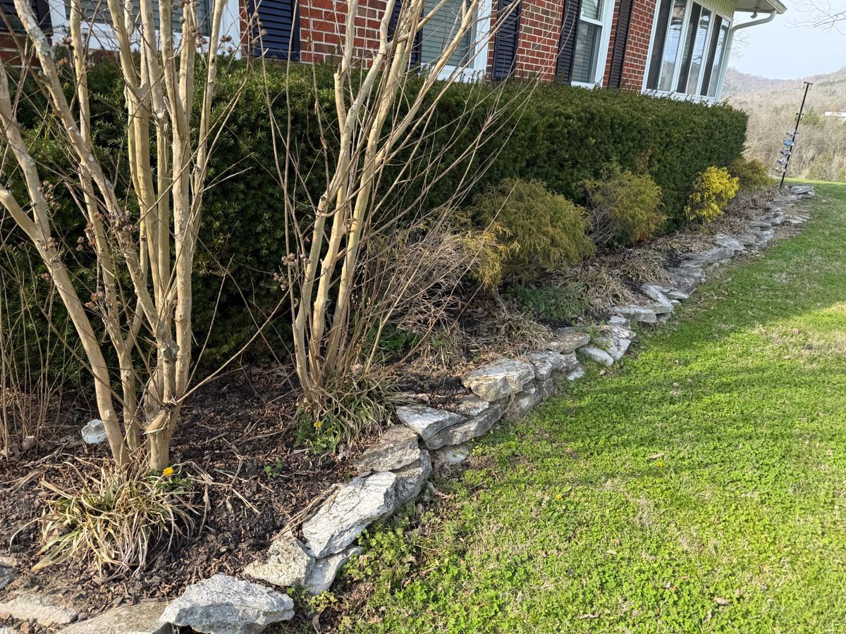 Mulch Bed Installation And Renovation for Arnold’s Outdoor Solutions in Woodbury, TN