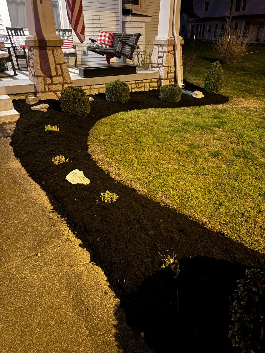 Mulch Bed Installation And Renovation for Arnold’s Outdoor Solutions in Woodbury, TN