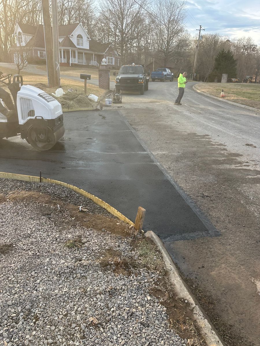 Asphalt Paving for Metzler Paving and Sealcoating LLC in Jacksboro, TN