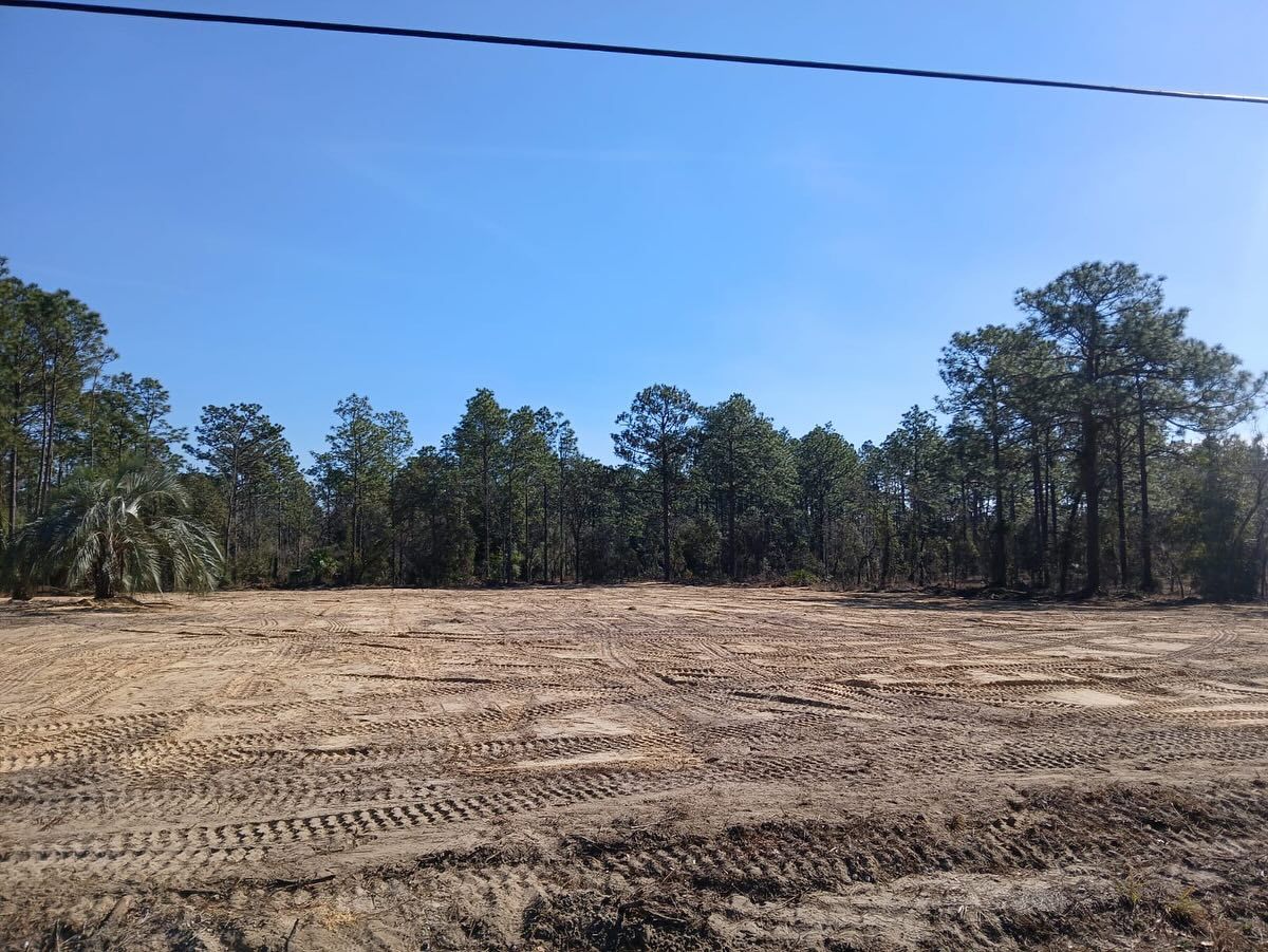 Weedeating for J & E Land Clearing, LLC. in Dunnellon, FL