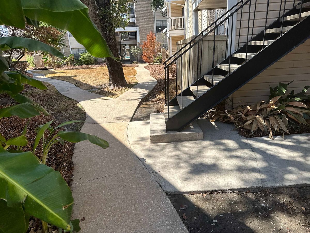 Apartment Maintenance for Power Pressure Wash in Houston, TX