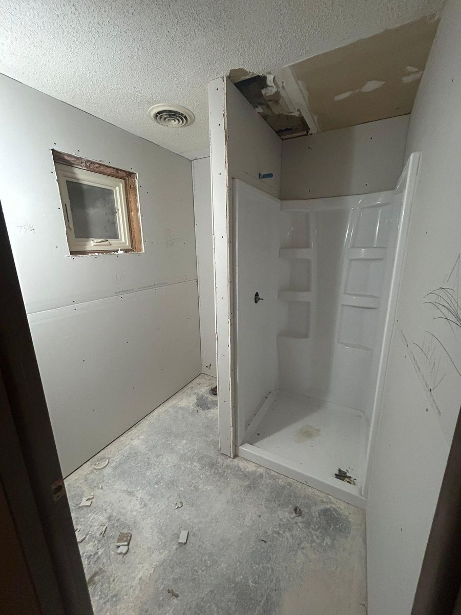 Handyman service for Blue Collar Construction and Remodeling in White City, KS