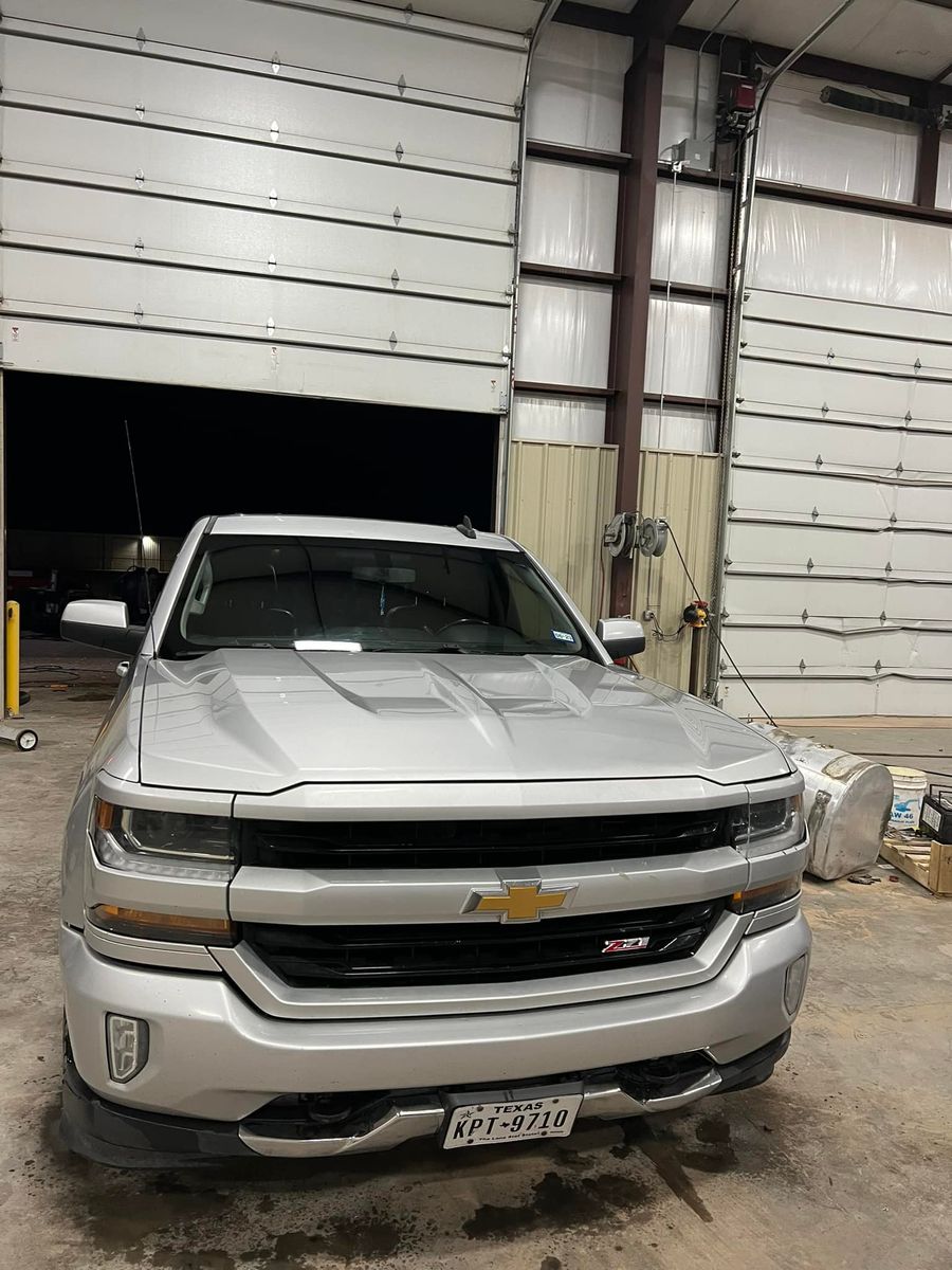 Exterior Detailing for On The Way Mobile Services in Hobbs, NM