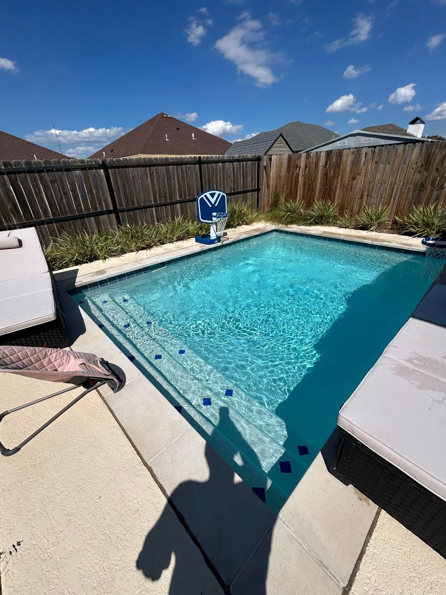 Pool Maintenance for Pool Queen Services in Del Rio, TX