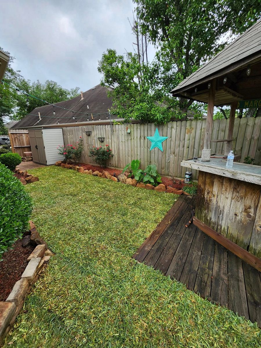 Lawn Maintenance for Bonita Bay Lawn Maintenance LLC in La Porte, TX