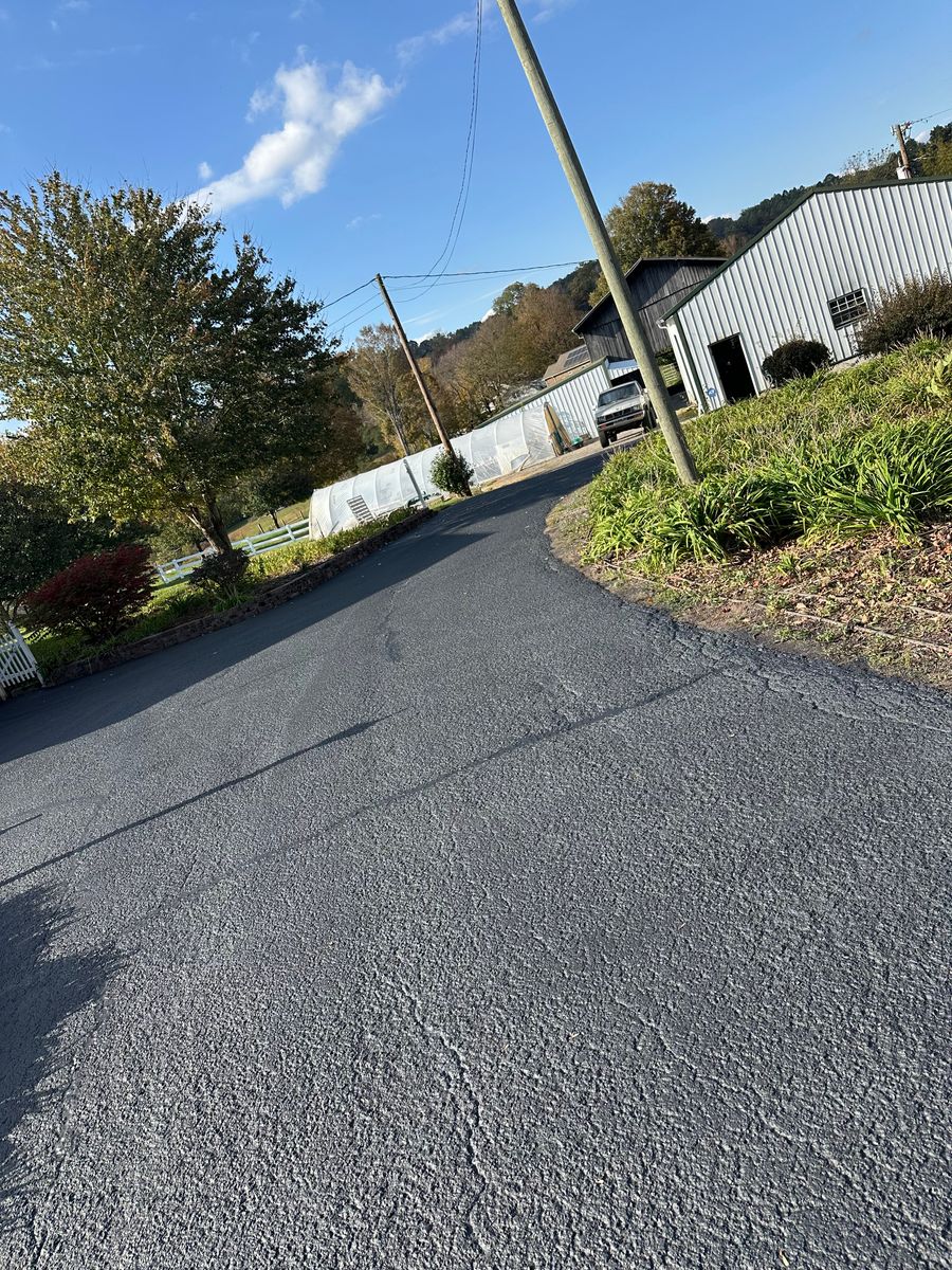 Asphalt Paving for Metzler Paving and Sealcoating in Jacksboro, TN