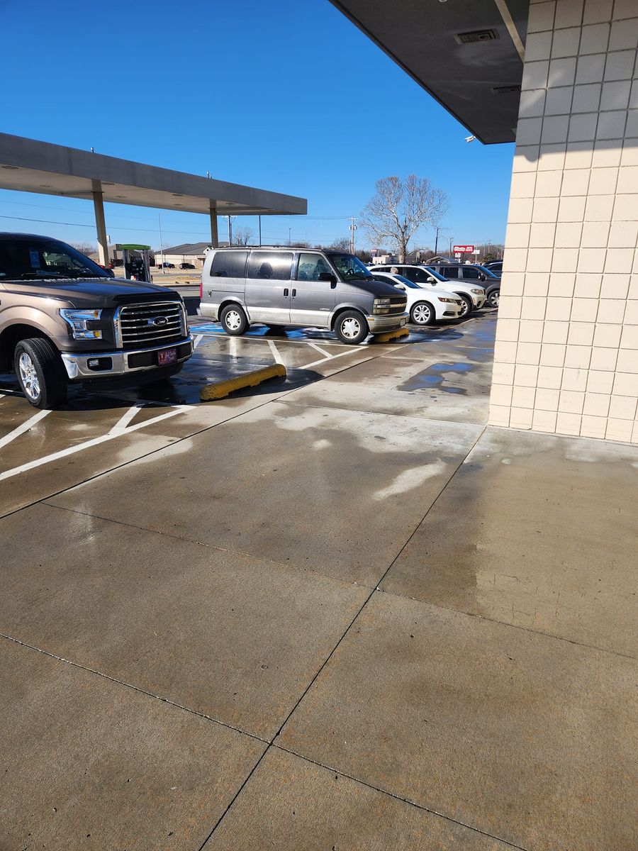 Driveway and Sidewalk Cleaning for TNT Power Washing LLC in Checotah, OK