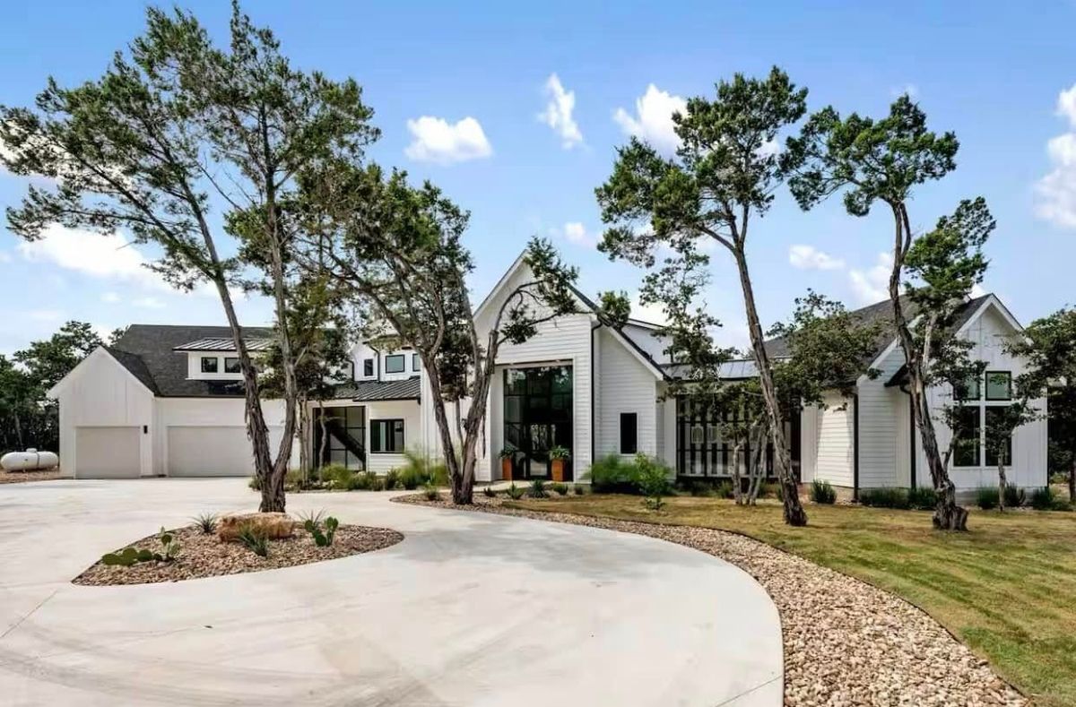 Lawn Care and Maintenance for Robert’s Lawn & Tree Service in Austin, TX