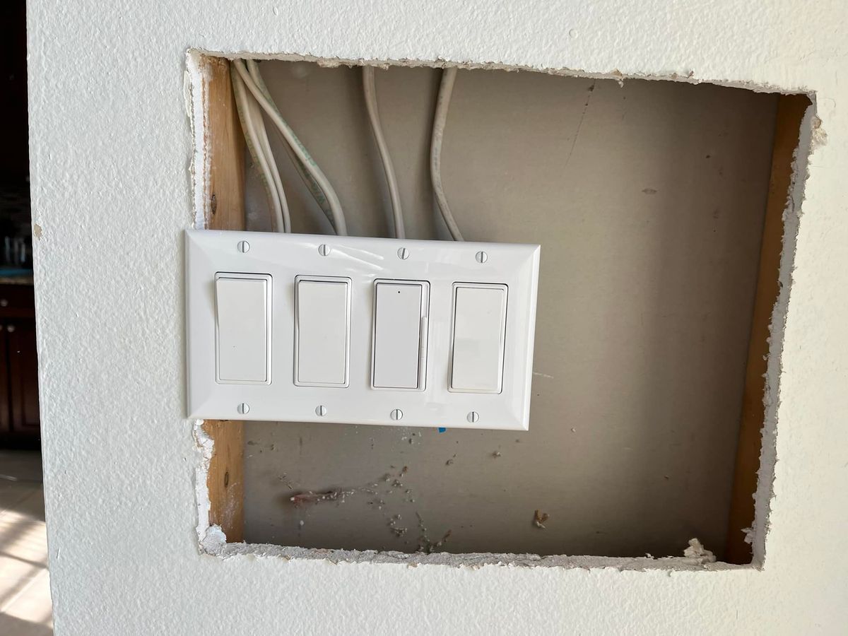 Outlet and Switch Installation for Manny’s 407 Eléctric Inc in St. Cloud, FL