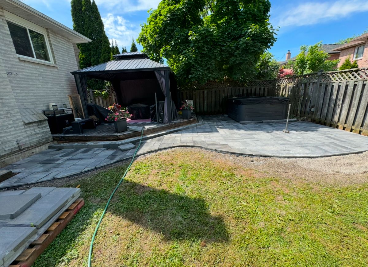 Interlocking & Natural Stone for Calderwood Landscapes in Oakville, ON