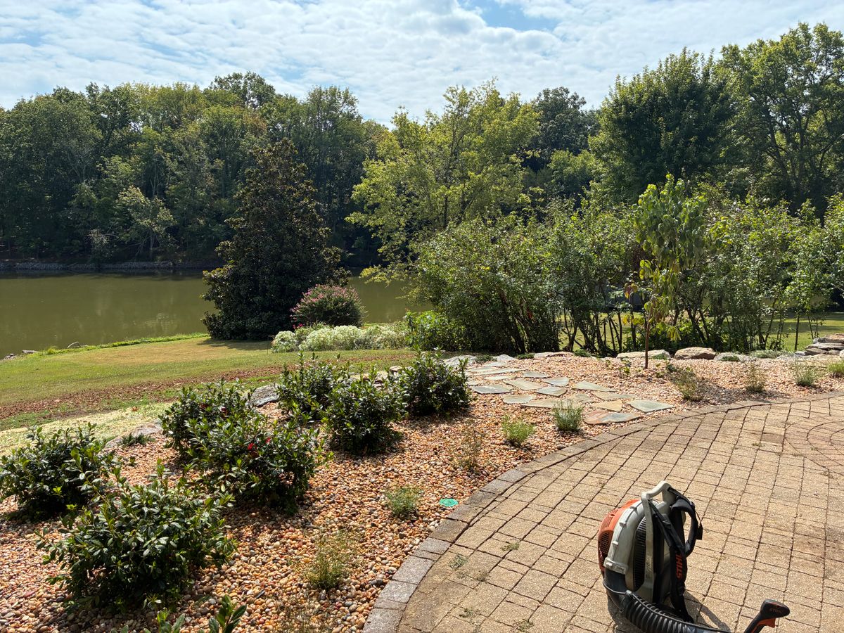 Fall Clean Up for Mid South Lawn Inc. in Nashville, TN
