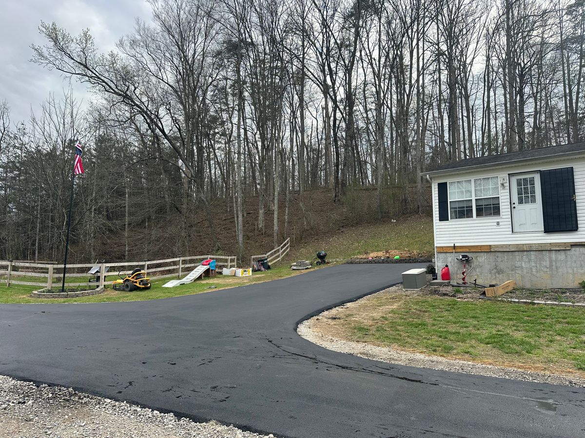 Asphalt Paving for Metzler Paving and Sealcoating LLC in Jacksboro, TN