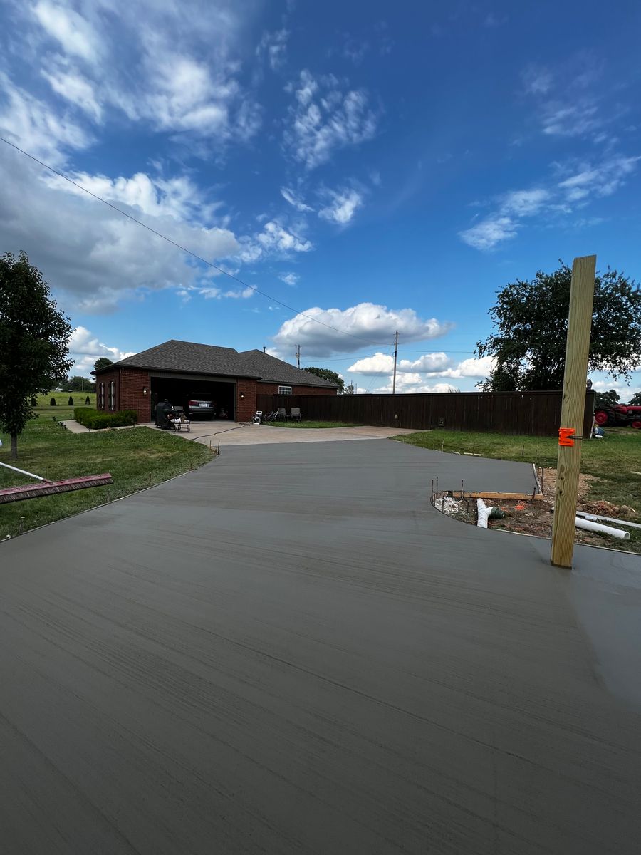 Driveways for Modern Concrete LLC in Lowell, AR