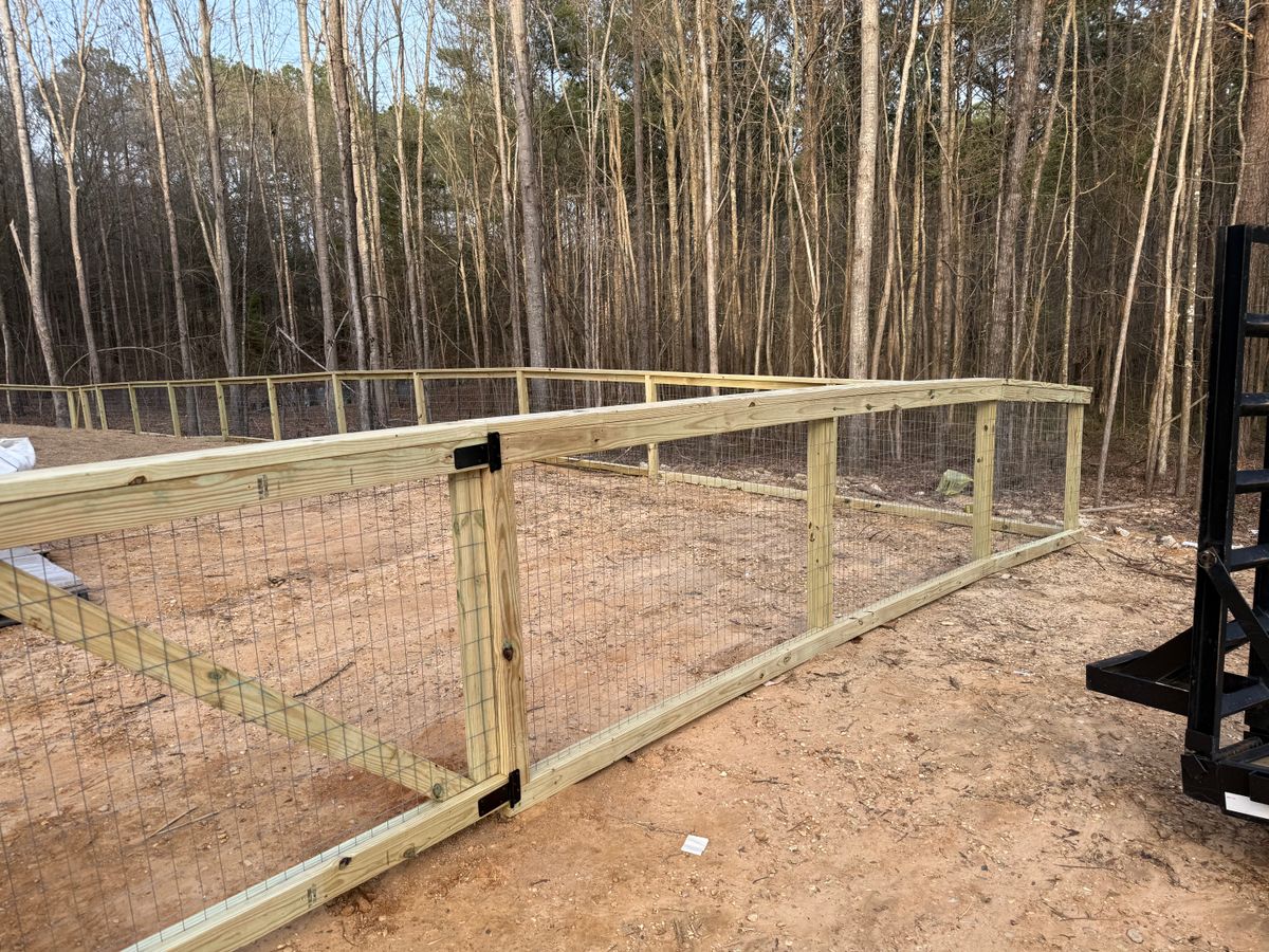 Fence Installation for Pennington Fence Co in Tupelo, MS